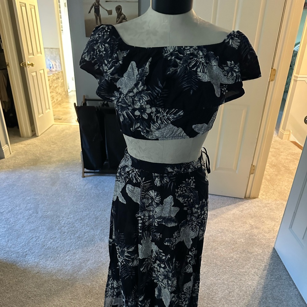 Aakaa Black and White Floral Dress
